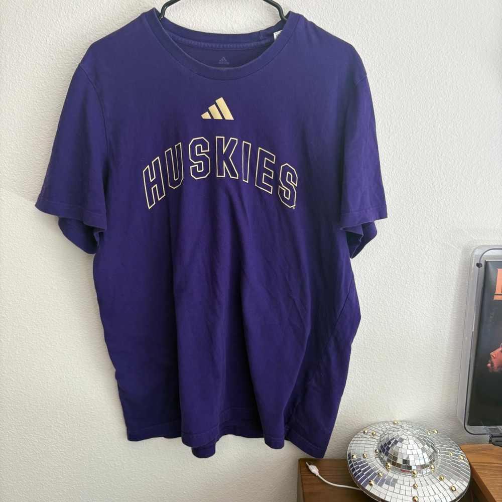 Adidas Washington Huskies Mens Large Purple Gold Graphic T-Shirt NCAA Tee L
